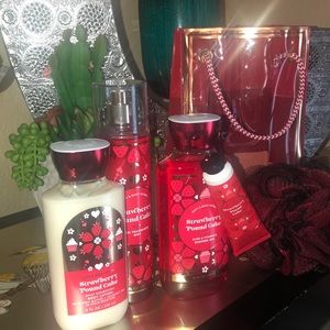 Bath and Bodyworks strawberry poundcake gift set